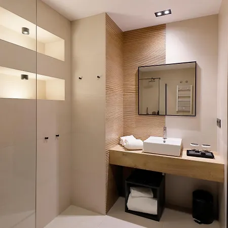 Hotel Nuvō Boutique 4*