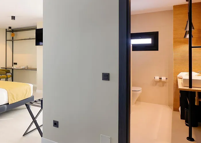 Nuvo Boutique Hotel 4*